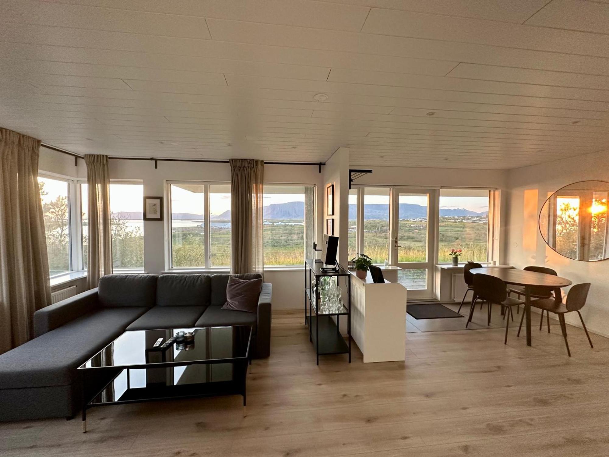 Charming 1-Bedroom Condo With Stunning View 레이캬비크 외부 사진
